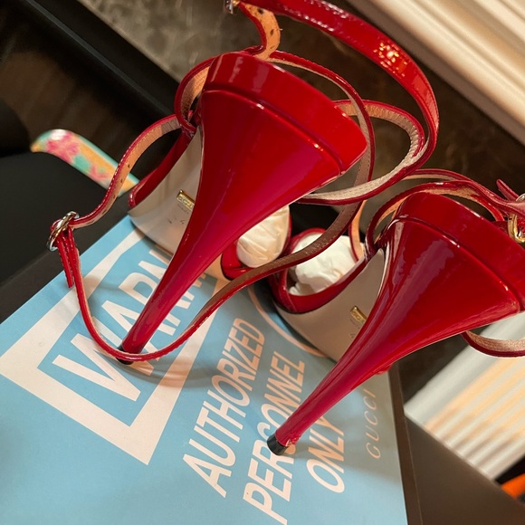 Gucci Vernice Crystal Sandal! - Picture 6 of 10
